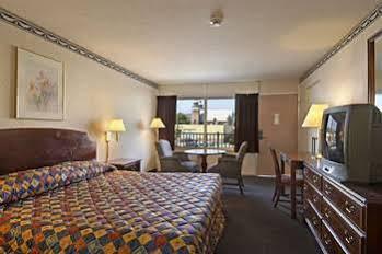 Red Carpet Inn And Suites Скрантон Экстерьер фото